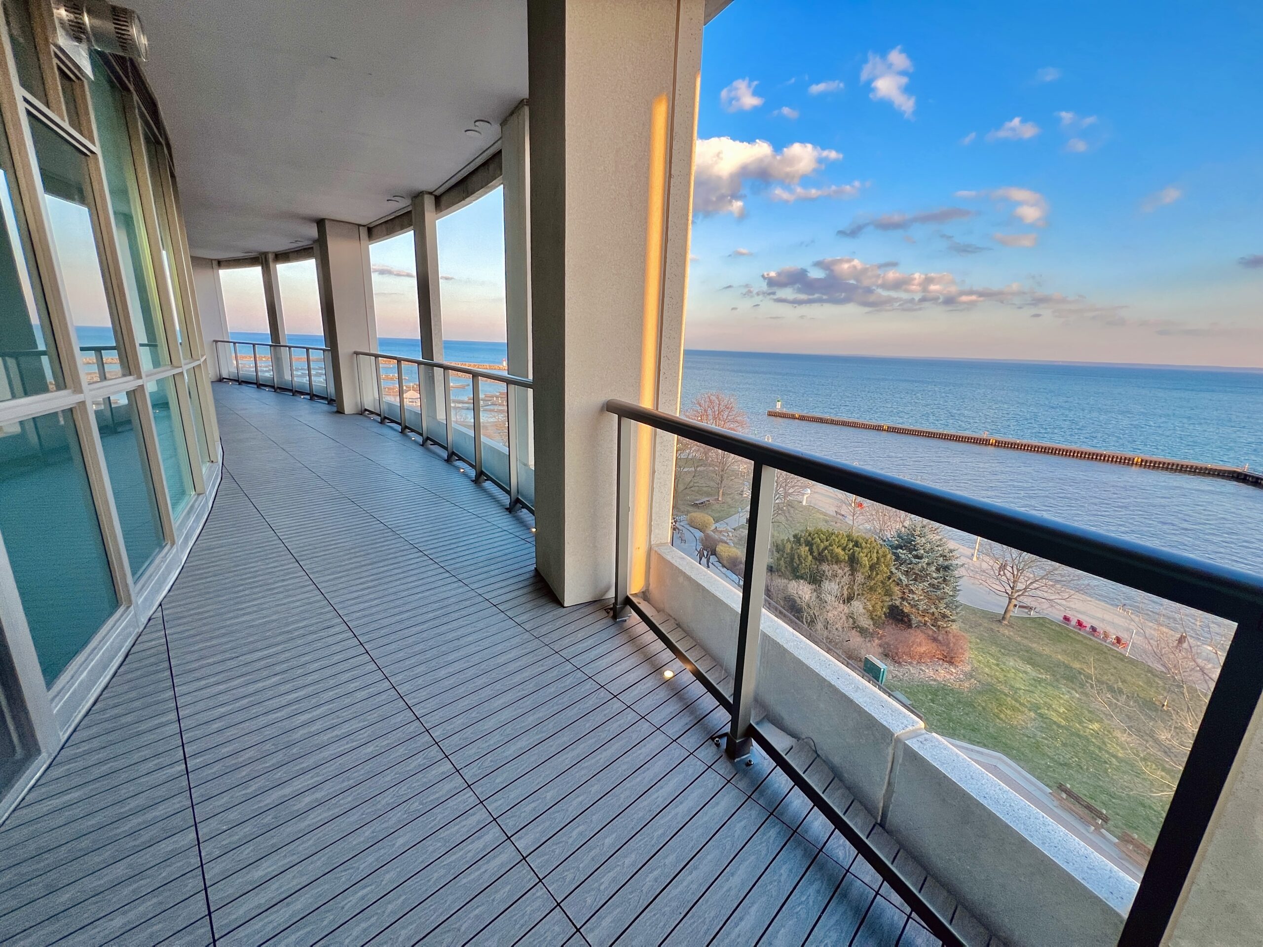 Oakville Condo by the Lake